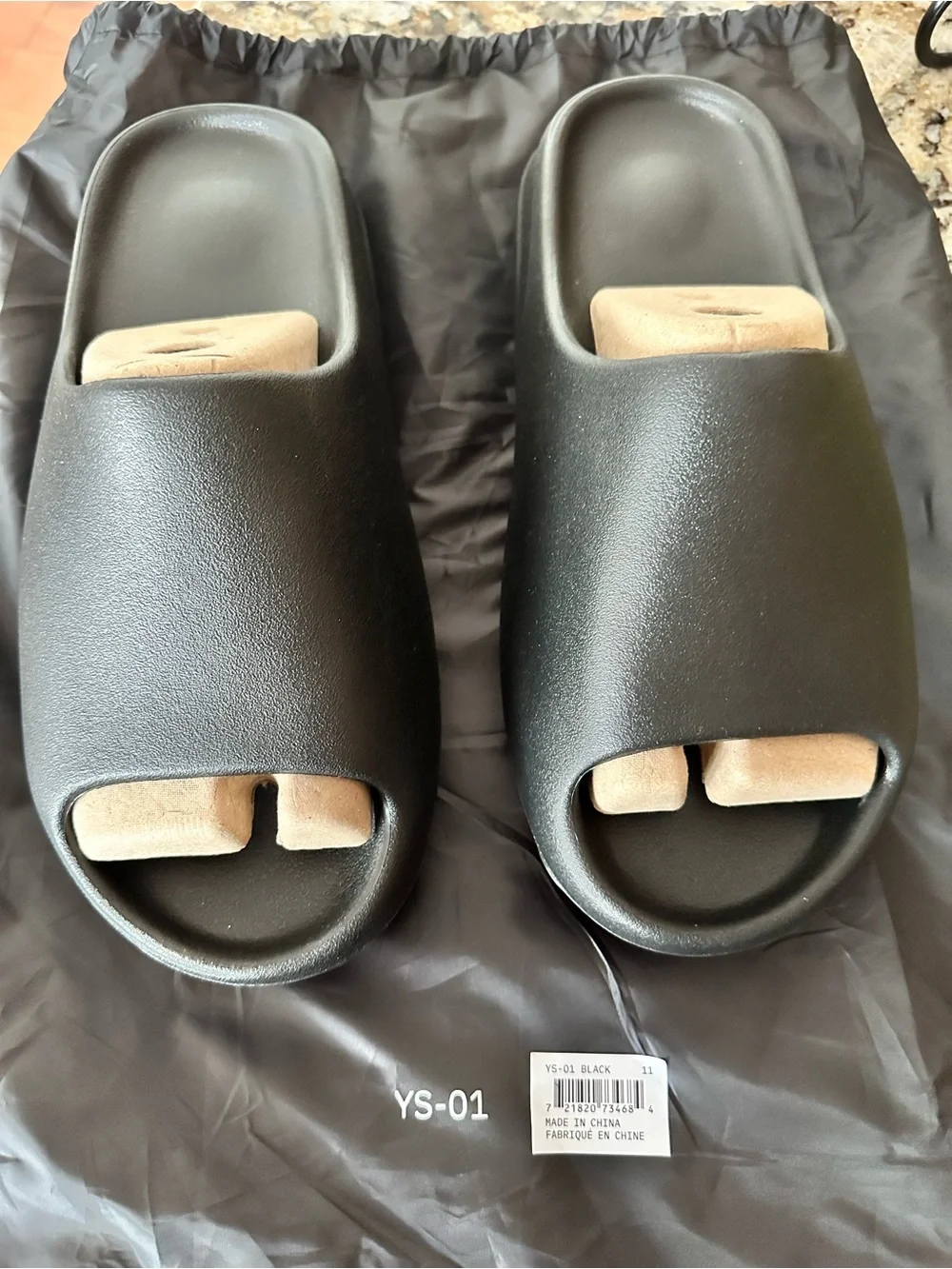 YZY YS-01 Black Slide Men’s Sizes 11 Brand New